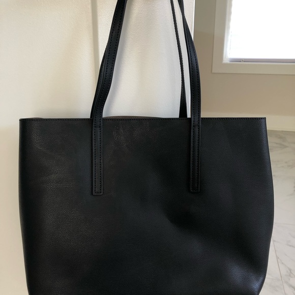 Black Fendi tote! Such a cute travel bag, but not bulky. Super trendy! - Picture 9 of 15